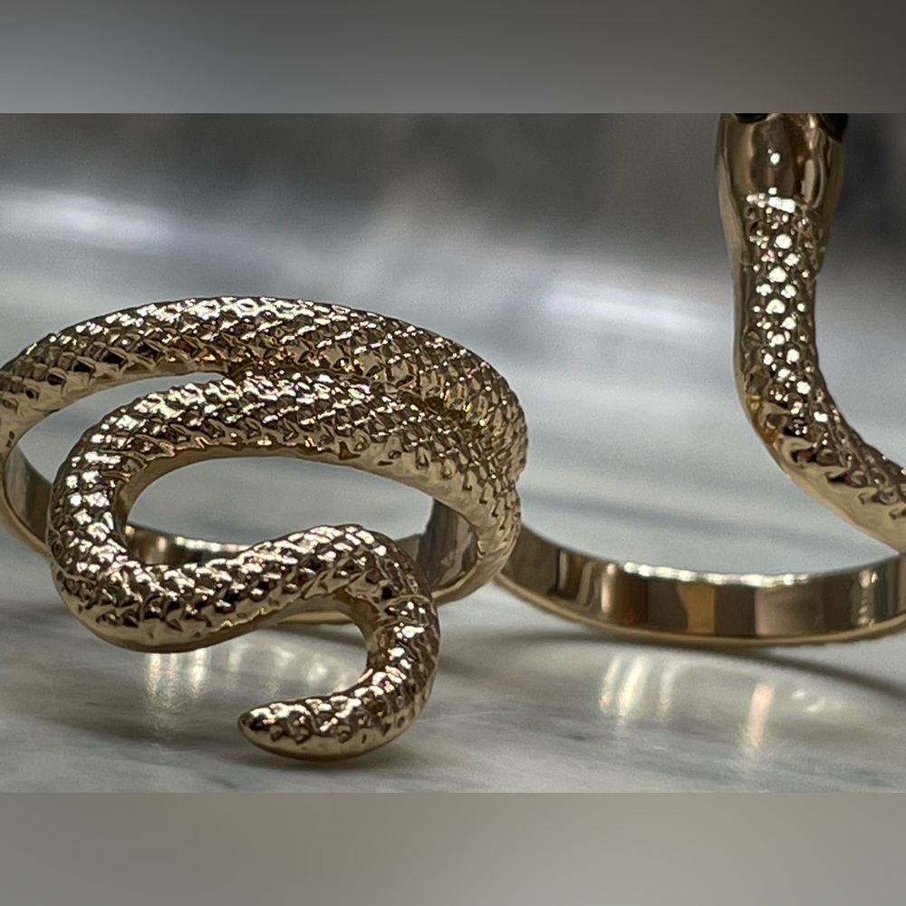 Unique Gold Tone Double Finger Snake Ring Size 7.75 Serpent Wrap Statement Ring - Picture 9 of 15